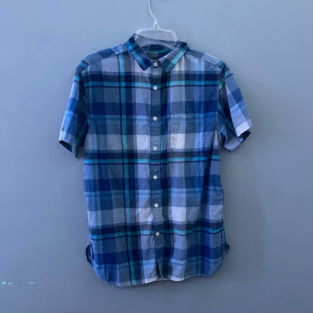 Men’s shorts level button up shirt, Brand is Mossimo Supply Co, Size medium